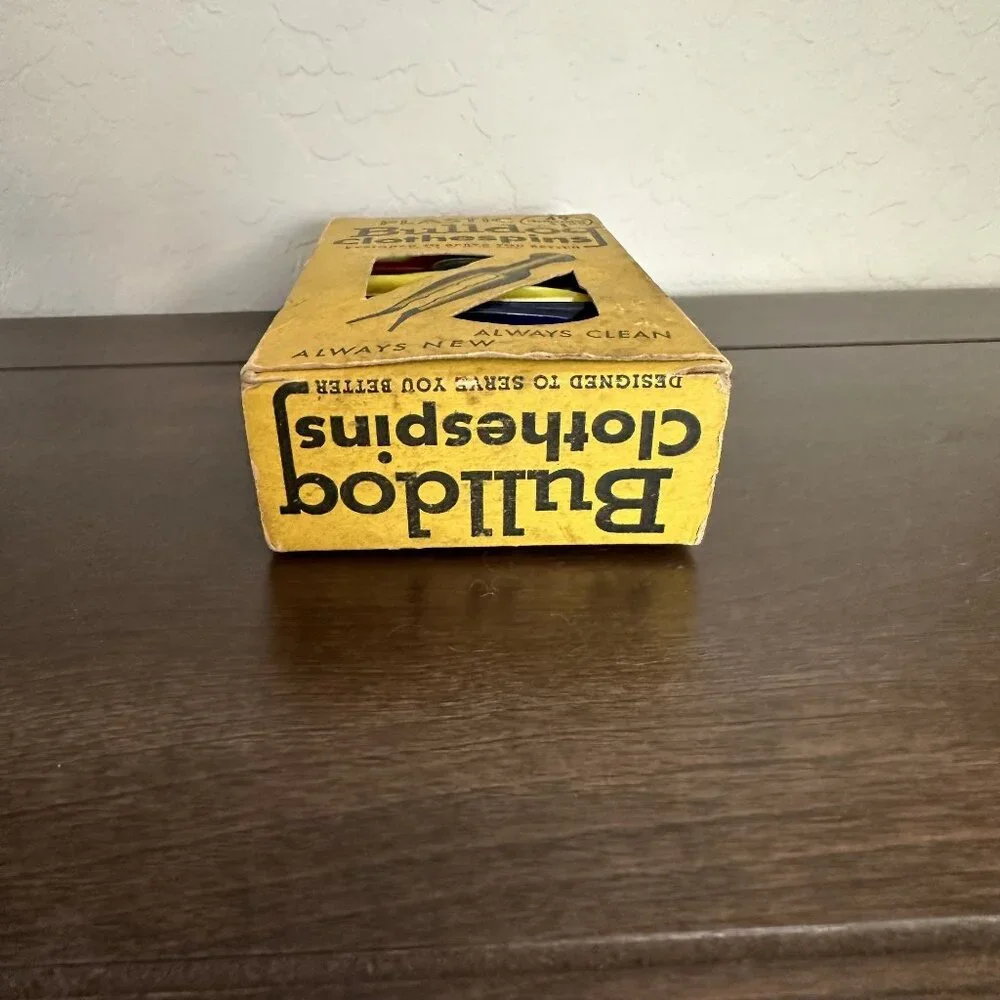 Vintage Bulldog Clothes Laundry Pins Hard Plastic 49 Pcs 1950s Assorted Colors - Picture 8 of 12